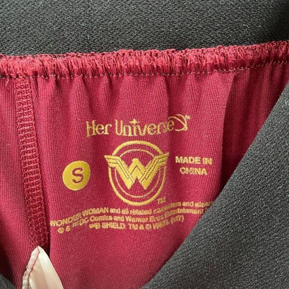 Her Universe Pants Womens Small Red Wonder Woman Leggings Pull On DC Comics - Picture 10 of 12